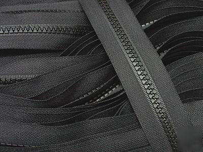 #5 molded plastic zipper chain black (580) 100YD