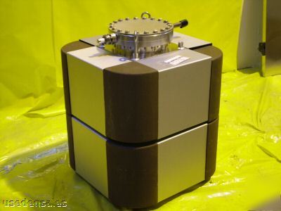 Magnet type ion pump 