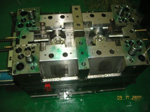 Plastic injection molds for plastic injection molding 