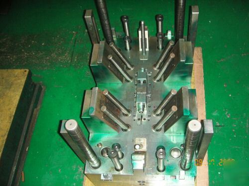 Plastic injection molds for plastic injection molding 