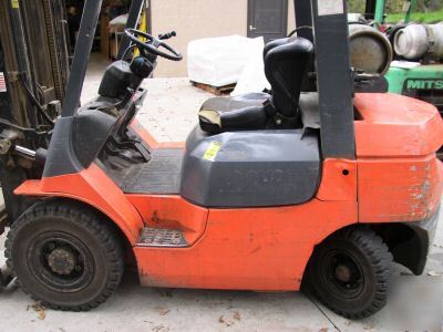 2000 toyota forklift 7FGU25 3000 lb lift 