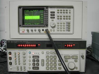 Hp 8662A with option 001 high performance signal source