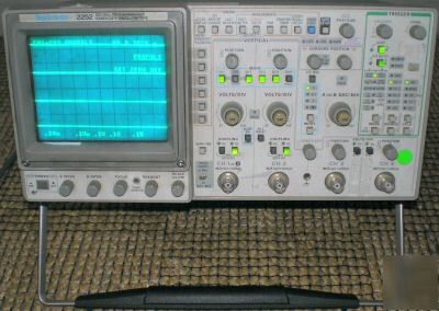 Tektronix 2252 programmable hardcopy oscilloscope
