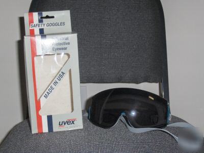 UvexÂ® stealthâ„¢ goggles gray anti fog lens, teal frame