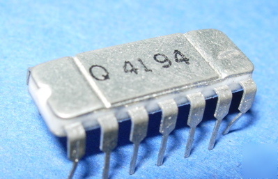 Linear Q4194 vintage ic old style silver package