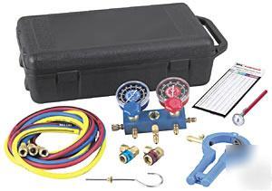 R-134A manifold kit with hoses and case 