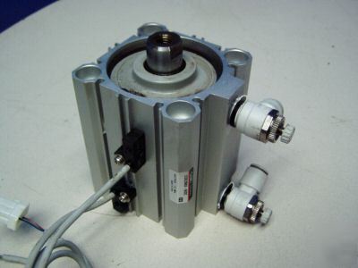 Smc cylinder m/n: CDQ2B63-50DC - used
