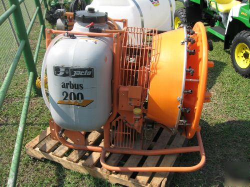 Jacto arbus 200 airblast sprayer - tractor mount