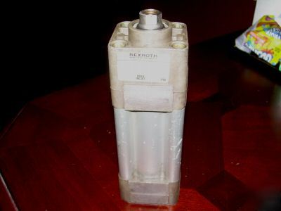 Rexroth air cylinder P26743-0014 1 1/2 x 1 1/2 200 psi