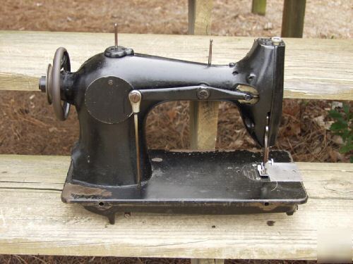 Singer 95-10 industrial sewing machine