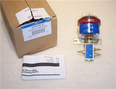 Johnson controls v-6135-2 air switching valve 