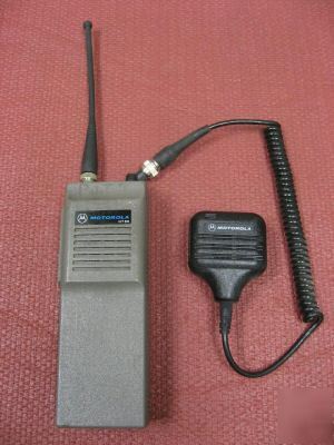 Motorola HT90 portable radio and mic H43QPU7120_N