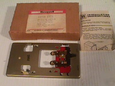 Honeywell Q473B 1015 subbase for T451 T651 thermostat