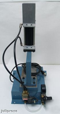 Janesville tool a-1066 pneumatic assembly press 660LBS.