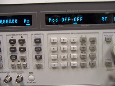 Hp 8643A 0.26-1030MHZ synthesized signal generator #310