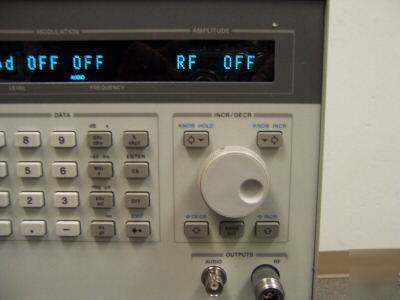 Hp 8643A 0.26-1030MHZ synthesized signal generator #310