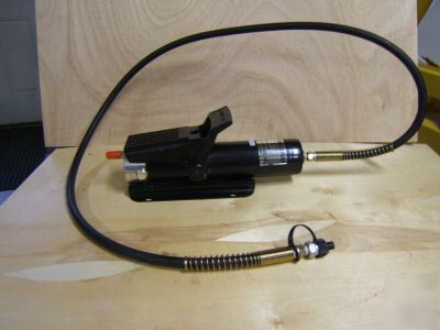 10 ton air hydraulic foot style pump fits most cylinder