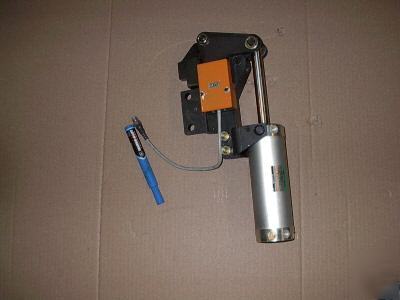 New ckd pneumatic cylinder hold down clamp M159