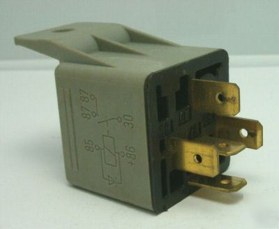 Miller 149823 relay encl 12VDC spst 30A w/diode&bkt 5P
