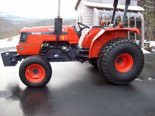 Nice kubota M4700 48 hp. diesel 4X4 tractor turf tires