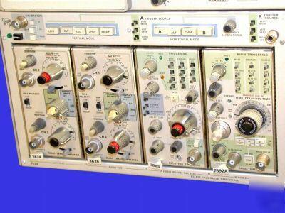 Tektronix 7834 oscilloscope w/4 plug in's & lab cart 3 