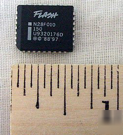 Intel flash memory ic ~ N28F010-150 ic's ics ~ plcc (5)