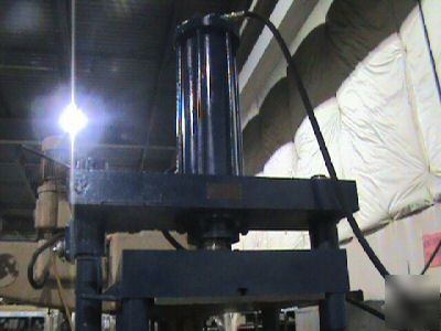 Hufford hydraulic straightning press