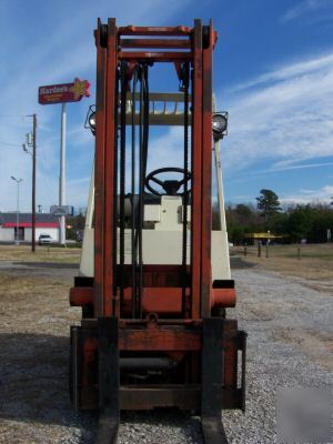 Nissan 3,000 lb cap forklift truck