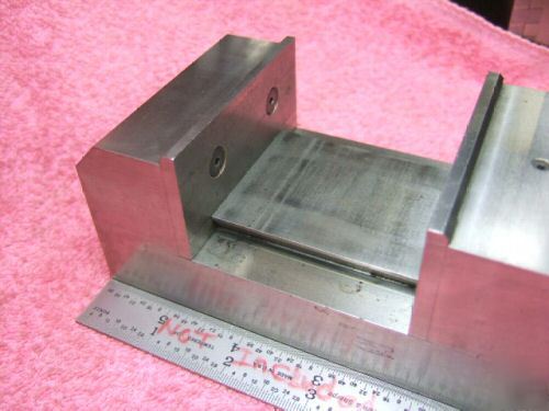 Vise dove-tail grinding vise 