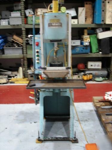 Air hydraulics workhorse press