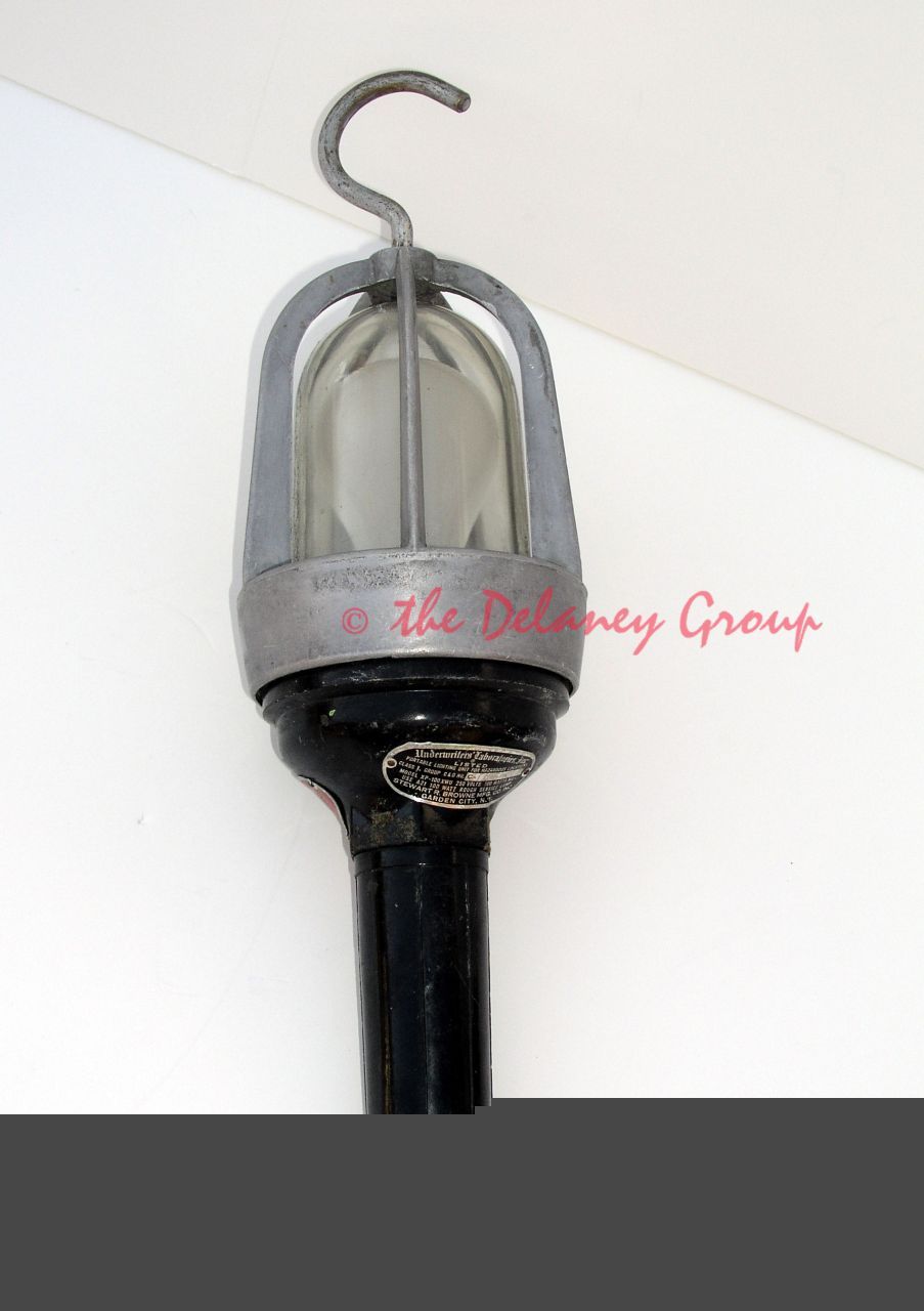 Hazardous location trouble light watertight incandesc.