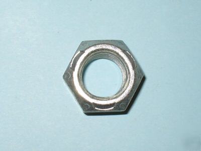 25 locking nuts size 1