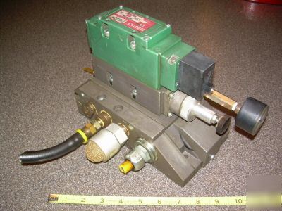 Large numatics valve with flex block regulator & gage 