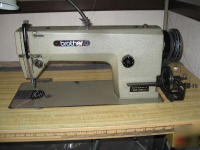 Brother industrial sewing machine w/table **can deliver