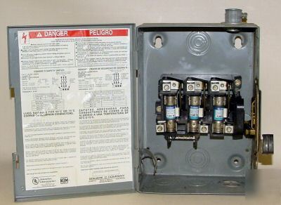 Square d D321N 30 amp 240 vac / v~ 3 phase breaker box