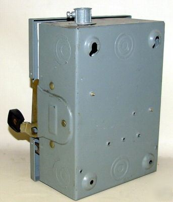 Square d D321N 30 amp 240 vac / v~ 3 phase breaker box