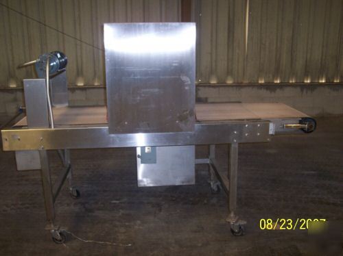 Omega dl-27 overwrap machine/bundler and heat tunnel