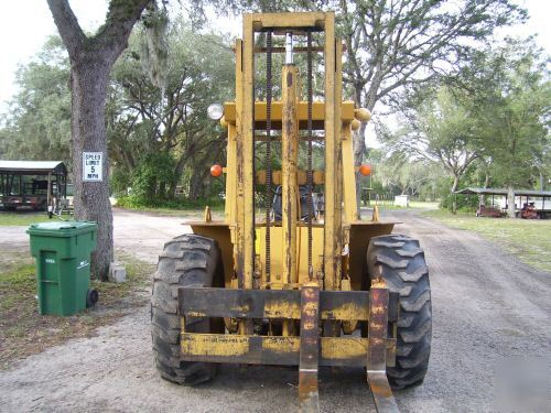 Mastercraft rough terrain fork lift 6,000LB. lift
