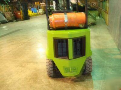 1998 clark 3,000 lb fork lift pneumatic tires 3000#