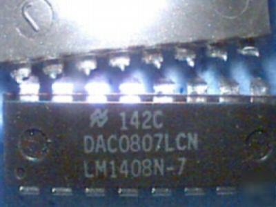 (2) DAC0807LCN 8-bit dac / digital-to-analog converters