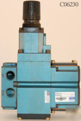 Mac 3-pos 4-way pneumatic air valve w/reg PR65A-31AA-9