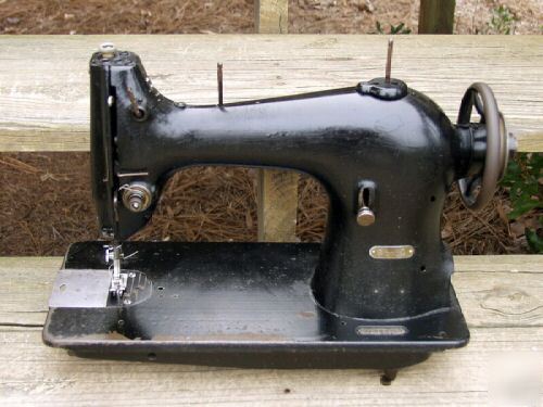 Singer 95-10 industrial sewing machine