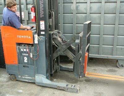 3 stage/side shift/scissor out 4,500# electric forklift