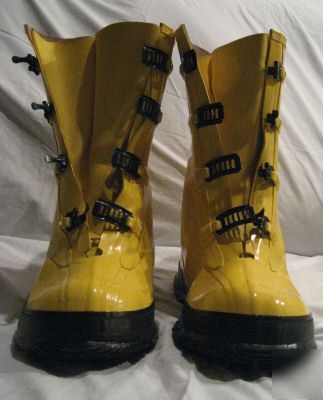 New pair of rainfair yellow work boot size 7