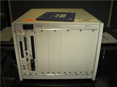 Tektronix TLA721, 10 slot logic analyzer mainframe