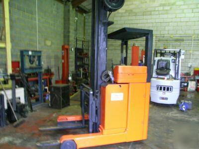 Linde electric forklift, forklift truck