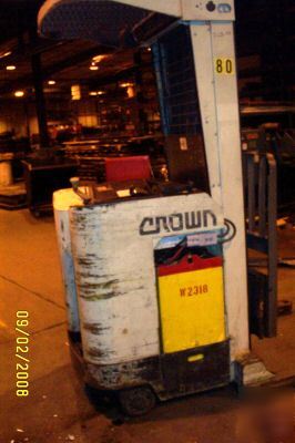 Crown fork lift model rs 302040/ used