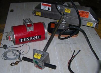 Conec 42 lb. vacuum lift hoist with knight air balancer