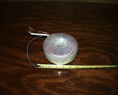 Low noise toroidal power/isolation transformer