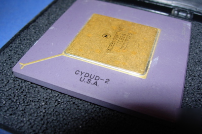 Cpu XC88100RC16E motorola vintage ic gold plcc